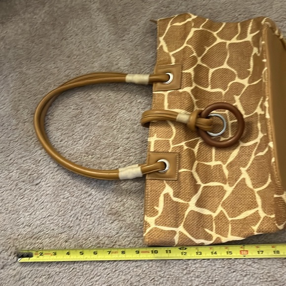 LIKE NEW FORTUNA VALENTINO STRAW TOTE - Picture 11 of 13